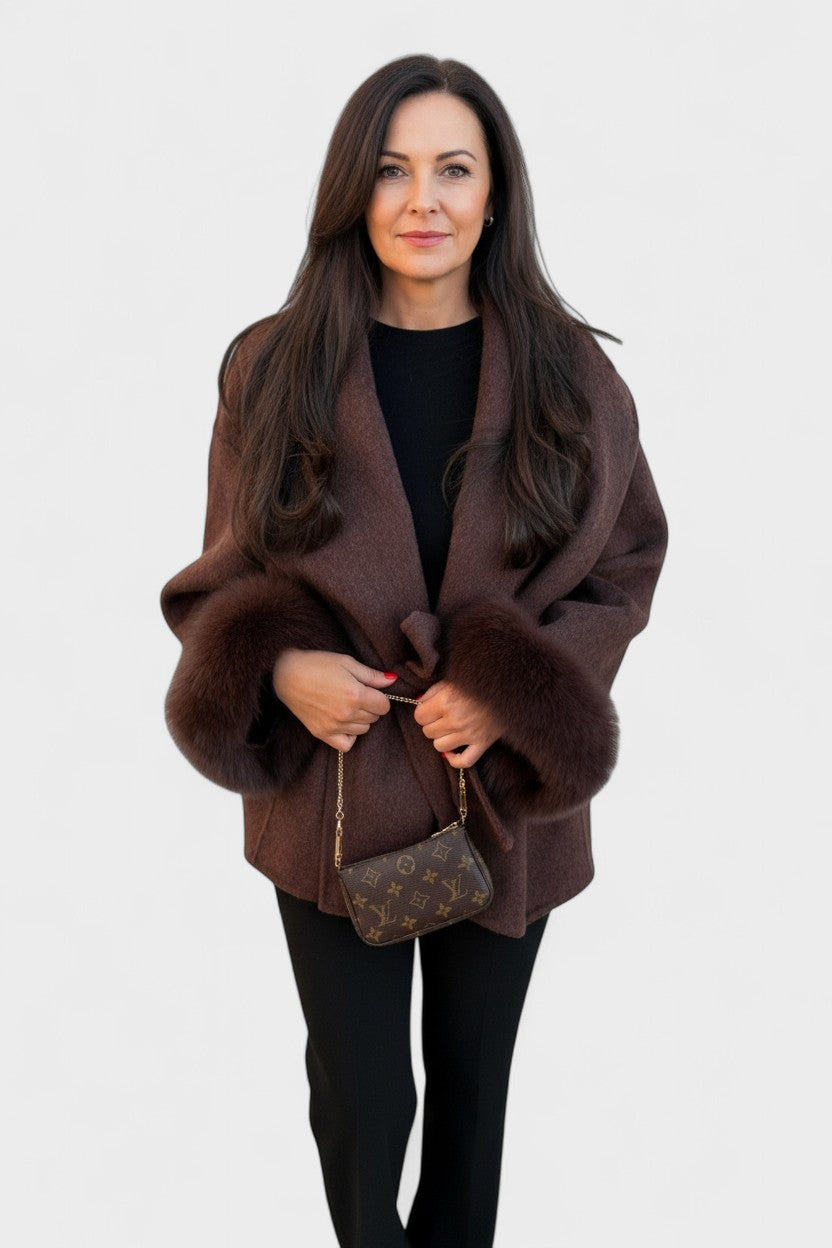 Freja Andersen | Elegant frakke med økopels