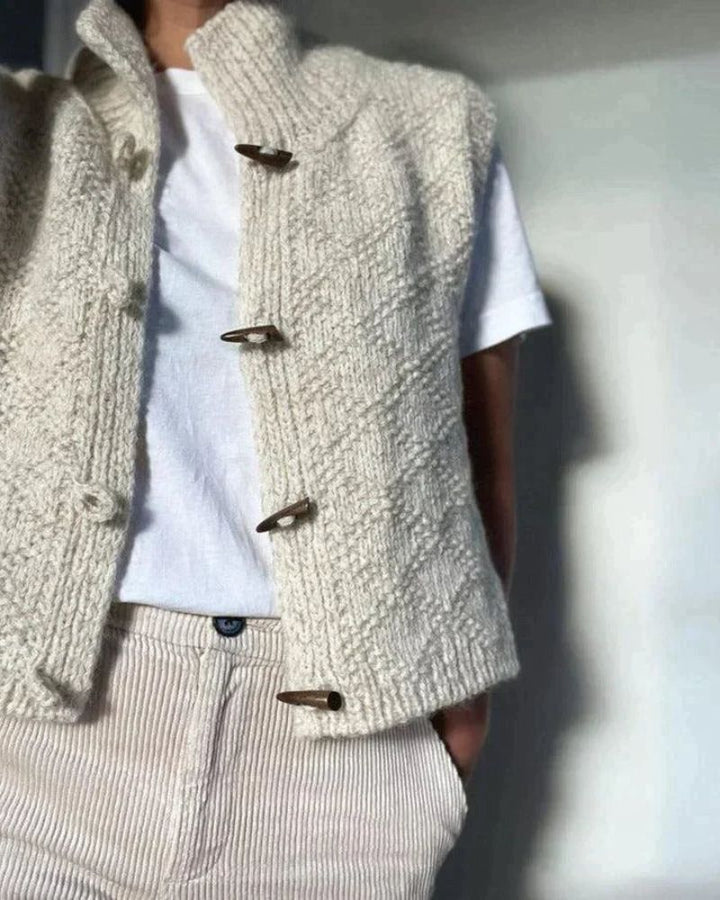 INGRID – HYGGESTRIKKET ÆRMELØS CARDIGAN — 4