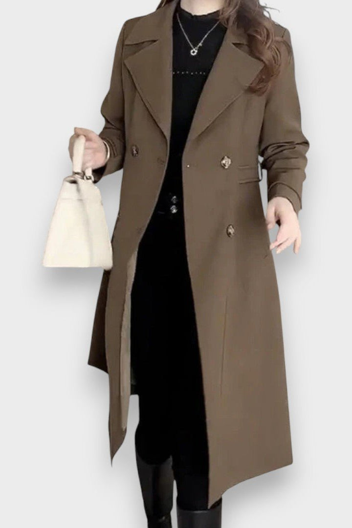 Freja Andersen | Elegant trenchcoat i klassisk design