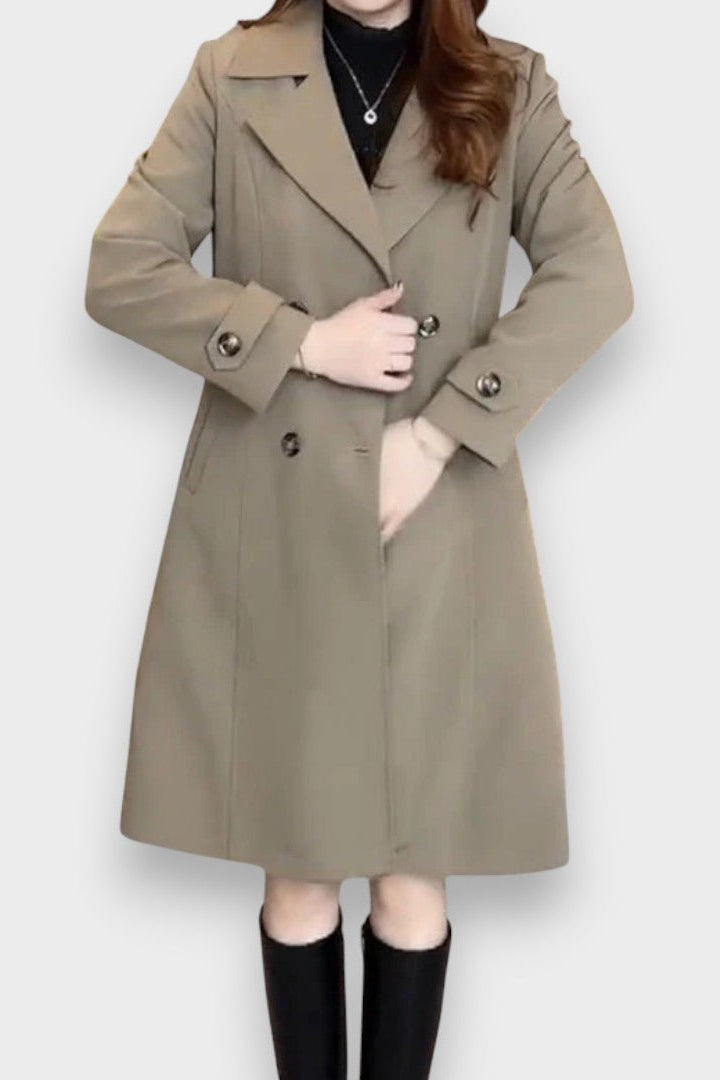 Freja Andersen | Elegant trenchcoat i klassisk design