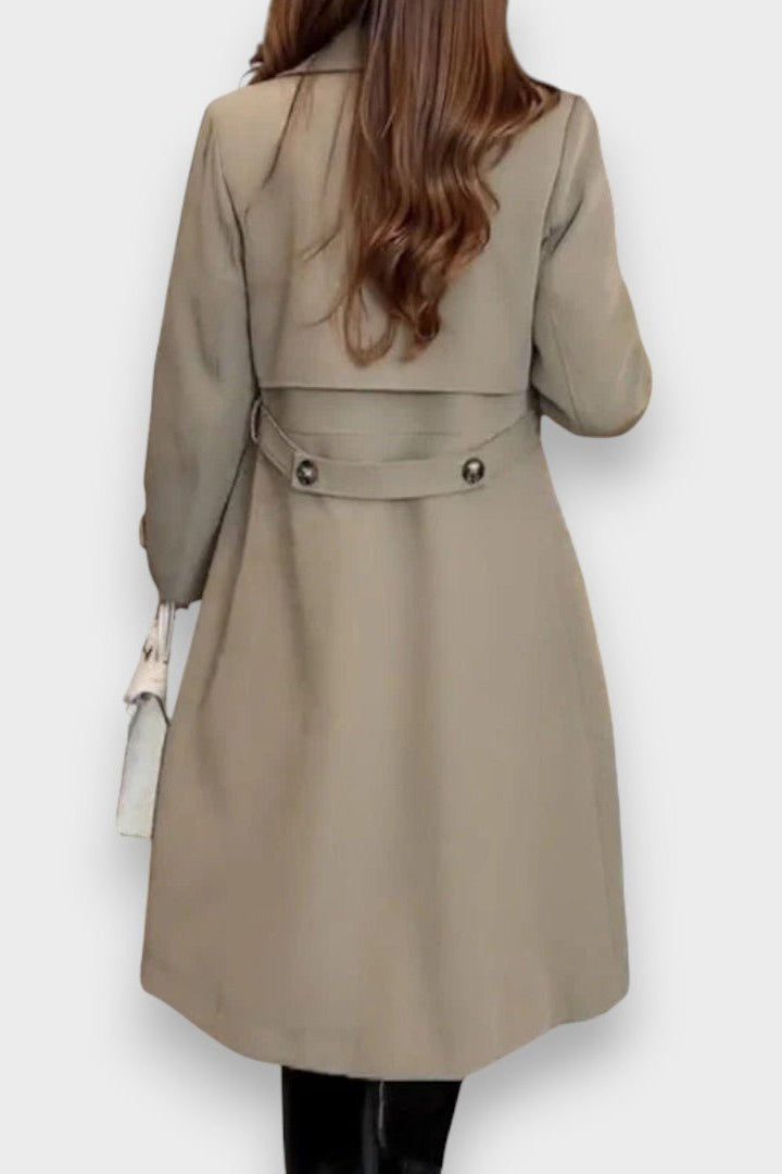 Freja Andersen | Elegant trenchcoat i klassisk design